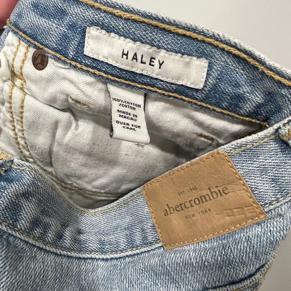 Abercrombie Kids girl’s jeans, distressed, light wash - Picture 7 of 8
